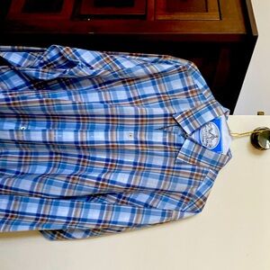 Classic fit men’s dress shirt